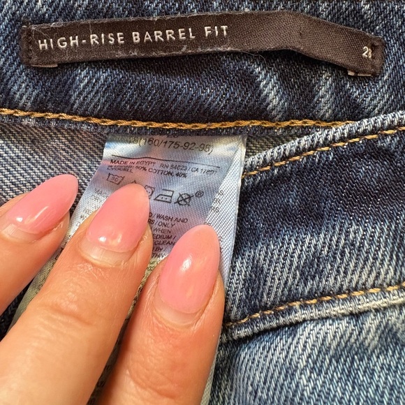 Banana Republic High Rise Barrel fit 
Jeans Womens sz 28 Blue
Denim mid Wash - Picture 5 of 8
